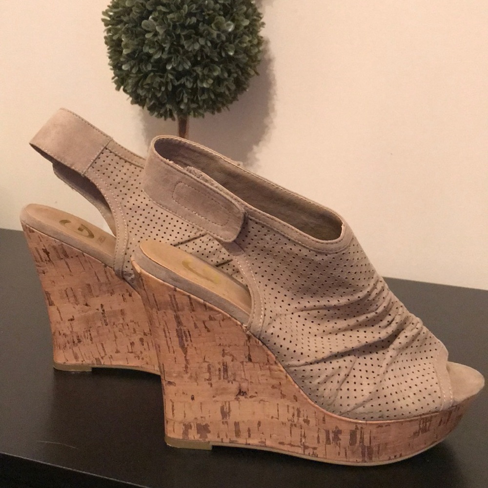 Guess Wedges size 8